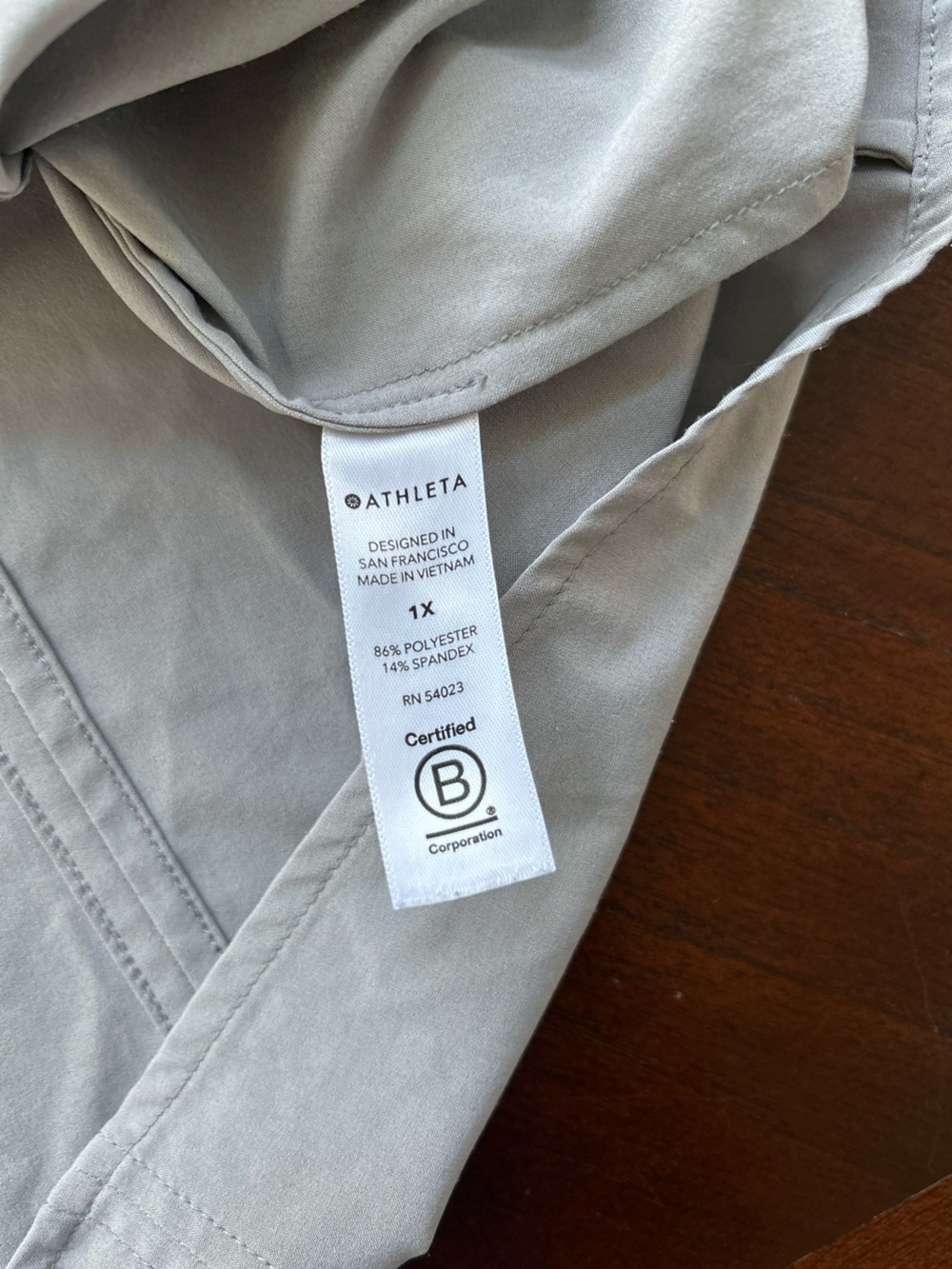 Athleta Light Gray V-Neck Short Sleeve Tee size 1X - Picture 4 of 5